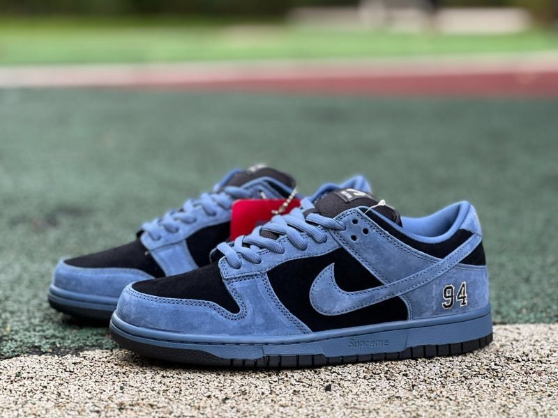 Nike SB Dunk Low Supreme Hyper Royal DH3228-103