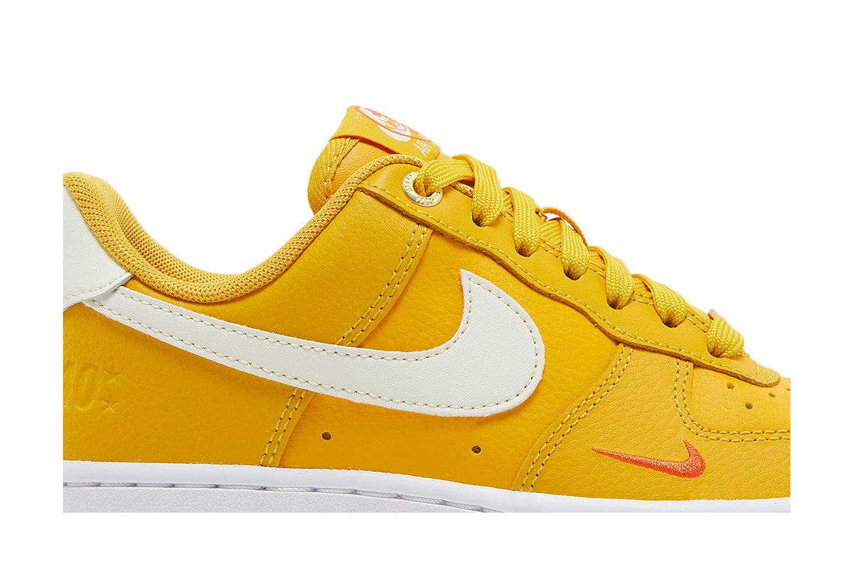 ( Women ) Nike Air Force 1 '07 SE '40th Anniversary – Yellow Ochre' DQ7582-700