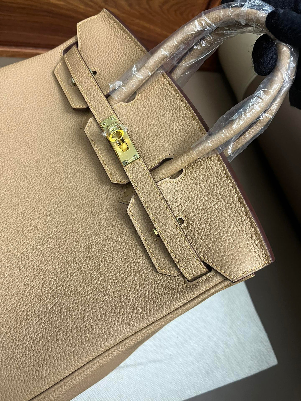 Classic Tan Leather Handbag with Gold Hardware - Elegant Top Handle Tote