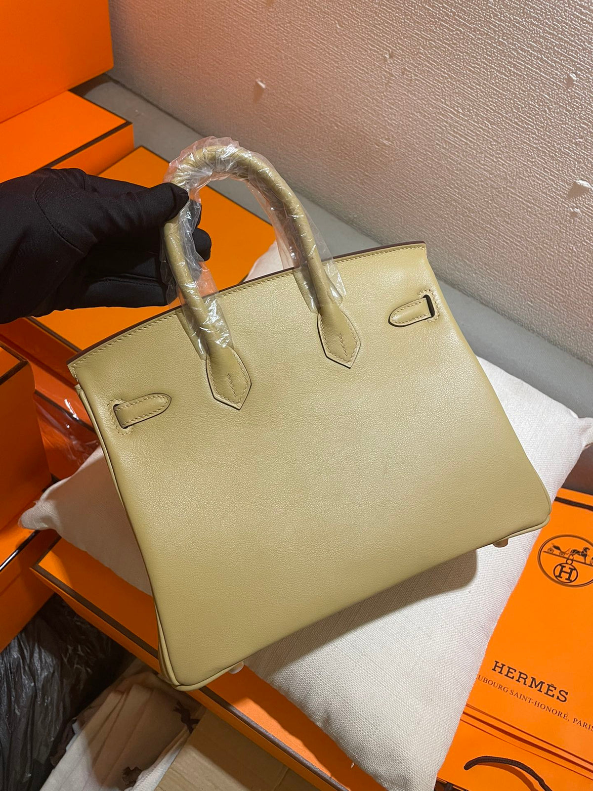 Elegant Light Yellow Top Handle Leather Handbag - Classic Designer Style Satchel for Women